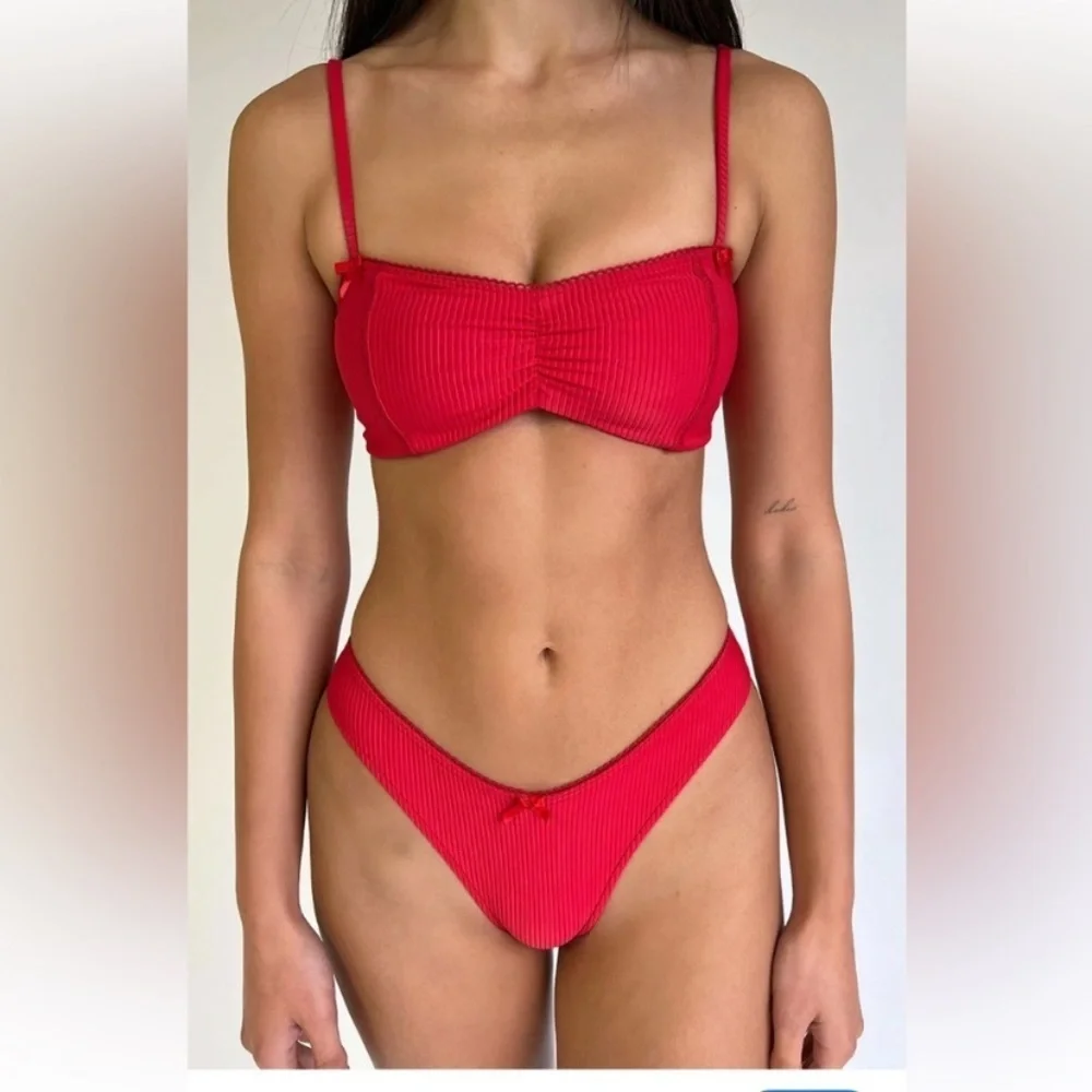 New! Frankie’s Bikinis Cleo Ribbed Bikini Top Red 10711
